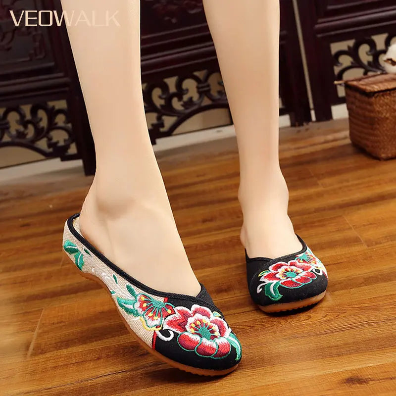 Veowalk Summer Women Canvas Closed Toe Flat Slippers Chinese Style Embroidered Ladies Casual Comfortable Mules Shoes Black Green