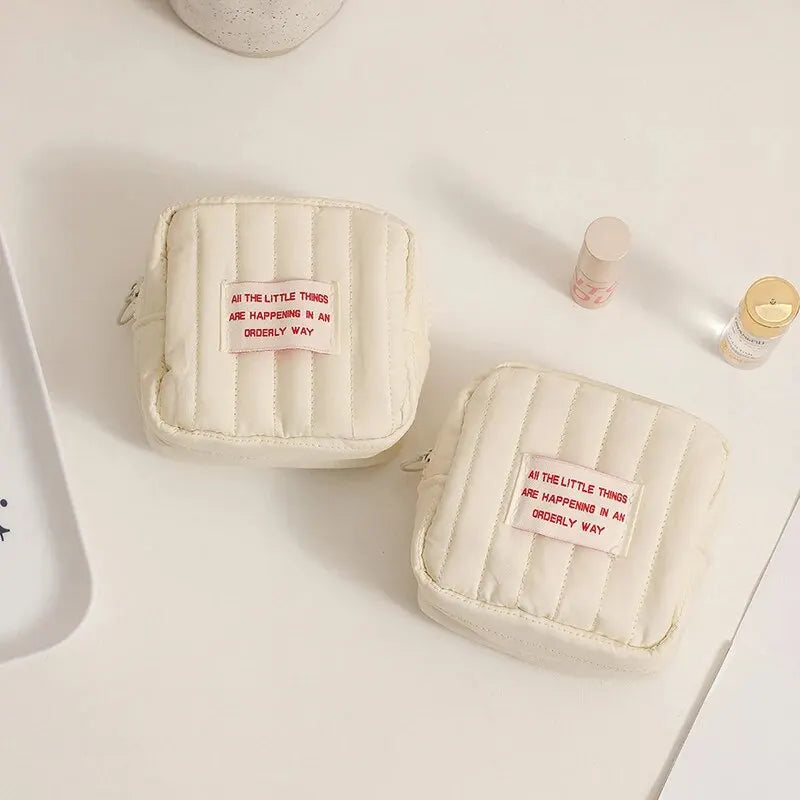 Korean Square Small Makeup Bag Student Small Earphones Zero Wallet Girl Portable Lipstick Storage Bags
