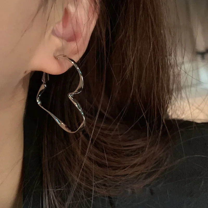 1Pair Big Hollow Heart Pendant Hoop Earring Women Fashion Exaggerated Heart Design Earring Cuff for Gir Jewelry Gift