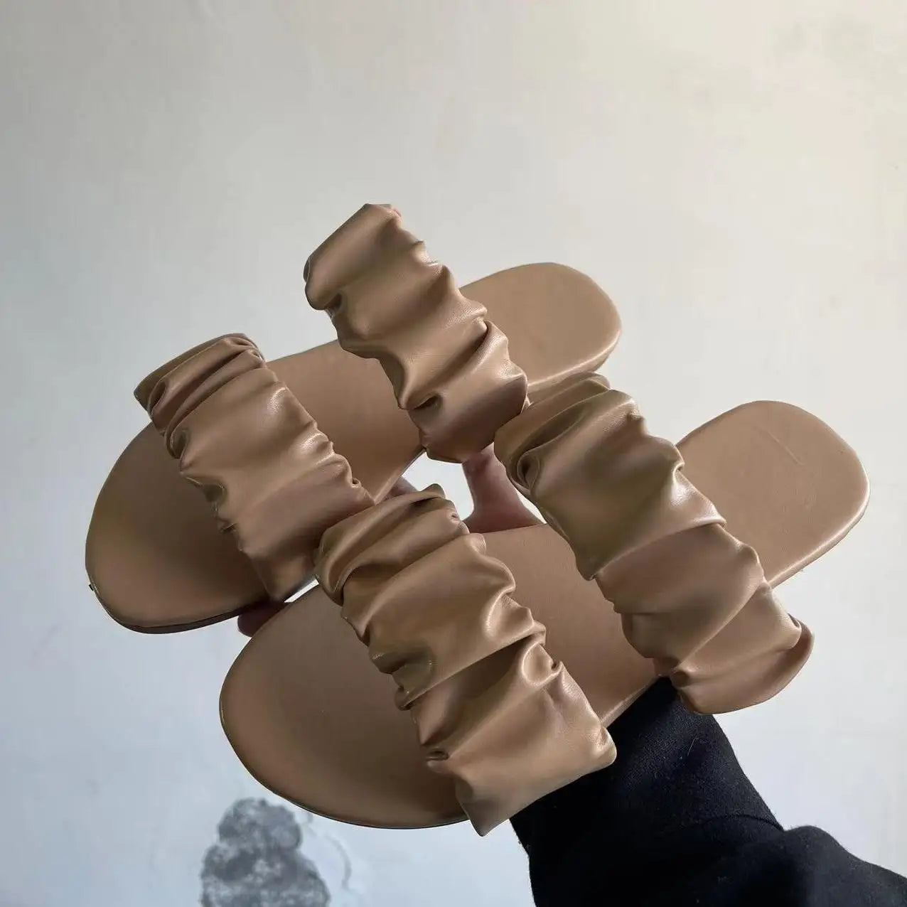 2024 women's summer new double-layer leather sandals pleated flat bottomed women's outdoor beach outdoor slippers