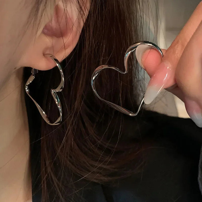1Pair Big Hollow Heart Pendant Hoop Earring Women Fashion Exaggerated Heart Design Earring Cuff for Gir Jewelry Gift