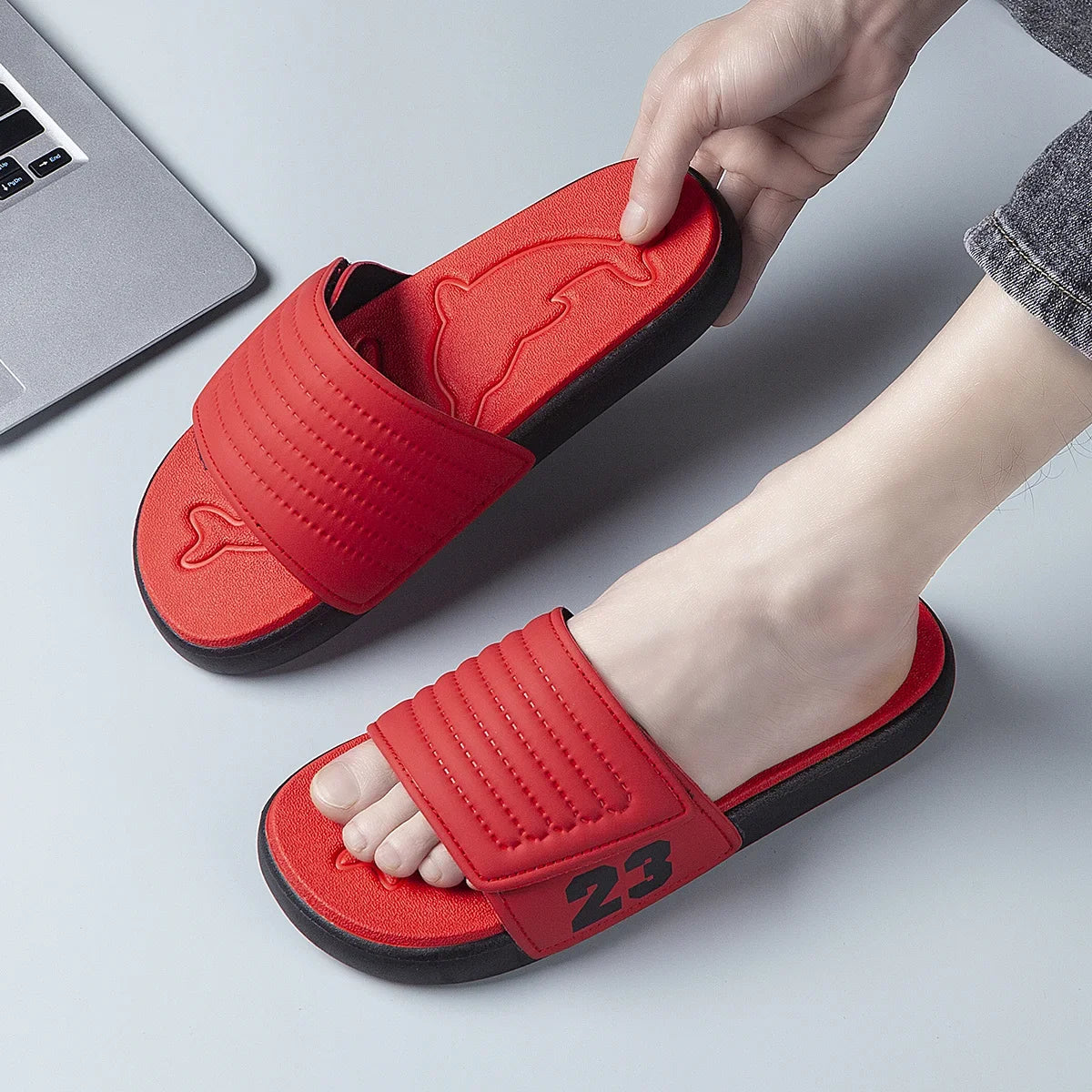 Summer Men's Sandals Fashionable Casual Beach Holiday Slippers Men's Lightweight Shoes New Outdoor Comfortable Casual Sandals
