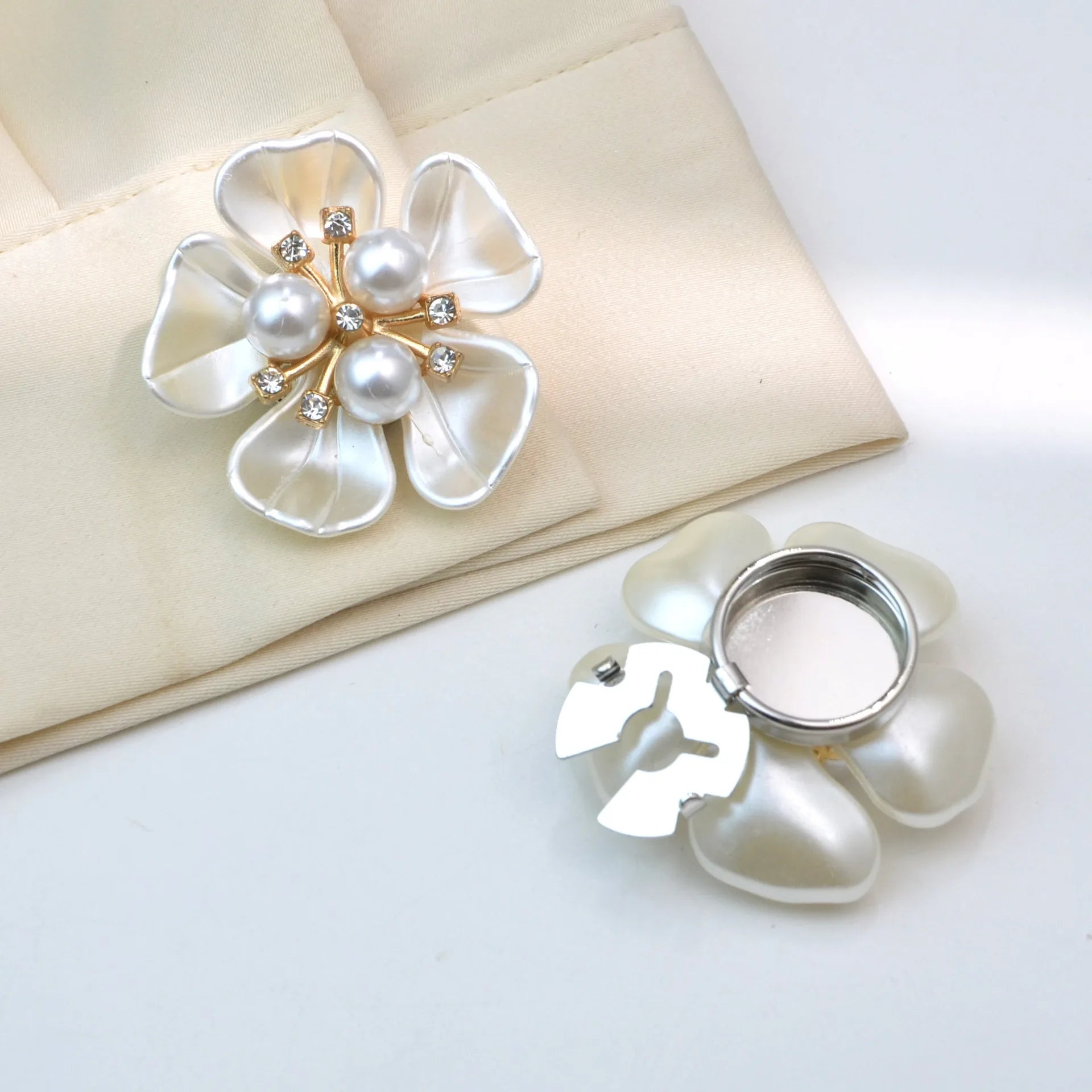 Button Cover Clips, 3D Floral Rhinestone Design for Shirts Dresses, Valentine's Christmas Gift Giving